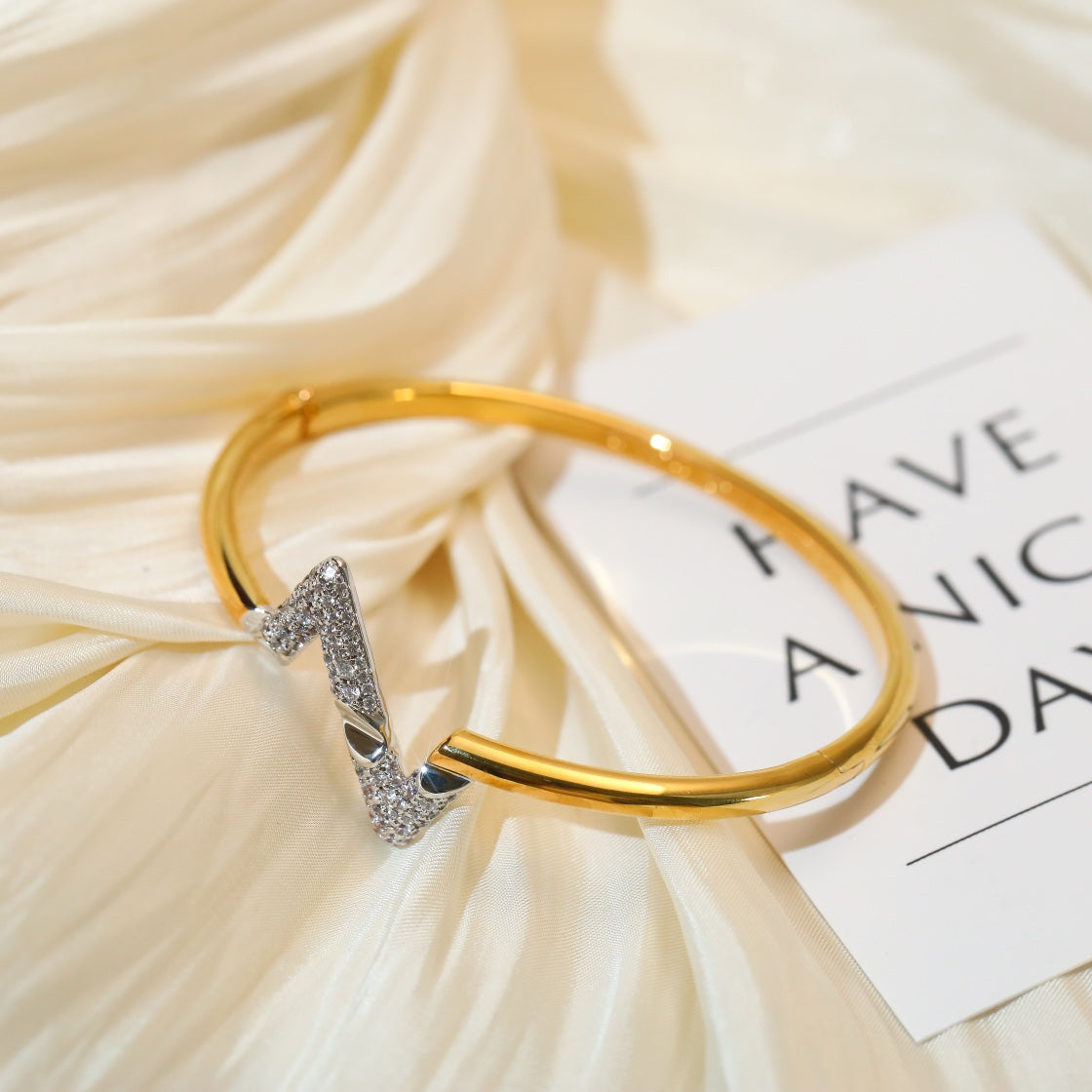 [Triumph Jewelry]VOLTE UPSITE DOWN GOLD DIAMOND BRACELET