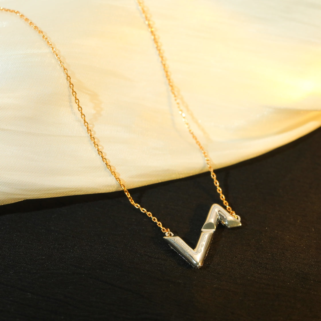 [Triumph Jewelry]VOLT SILVER DIAMOND PEDANT NECKLACE