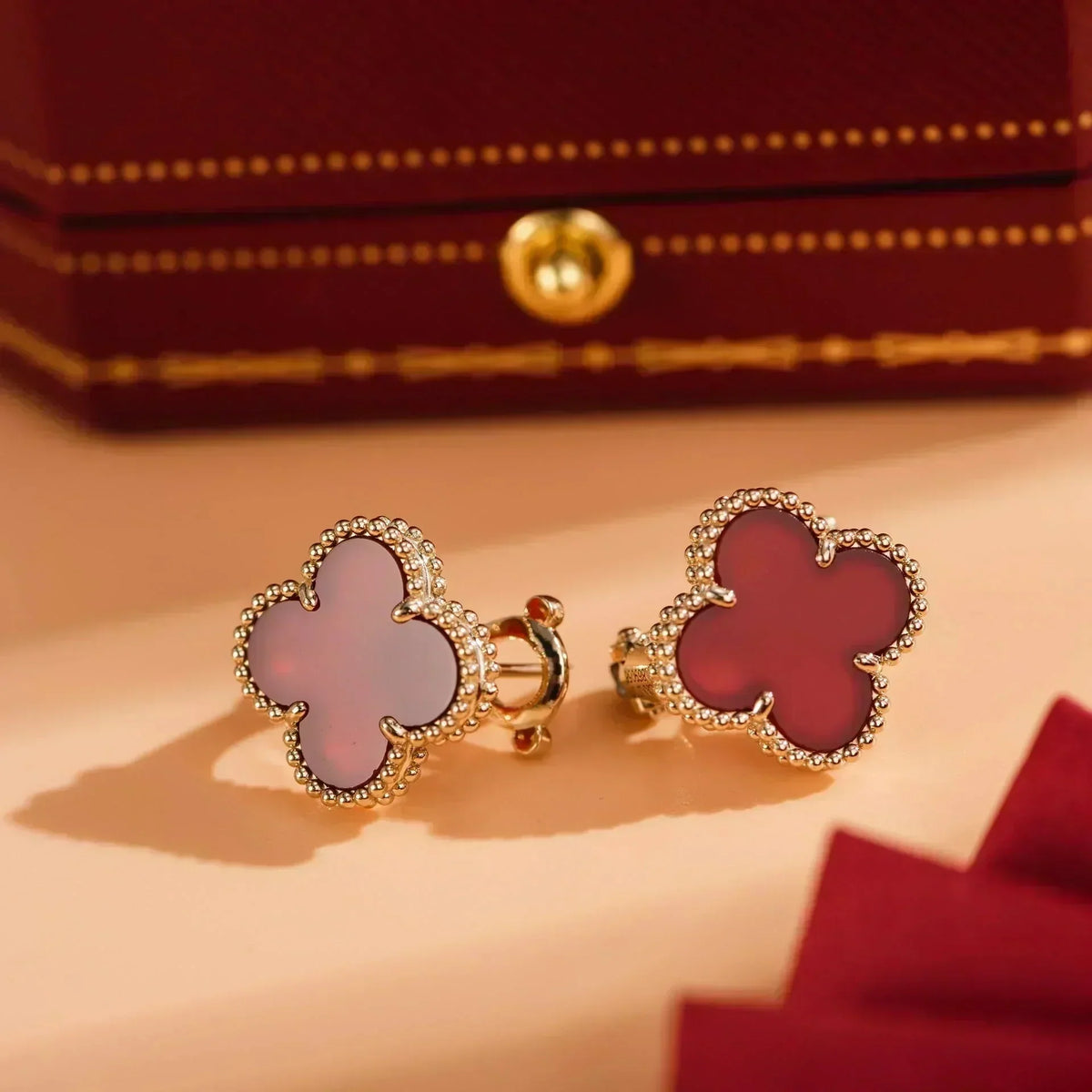 [Triumph Jewelry]CLOVER MEDIUM 1 MOTIFS CARNELIAN  EARRINGS