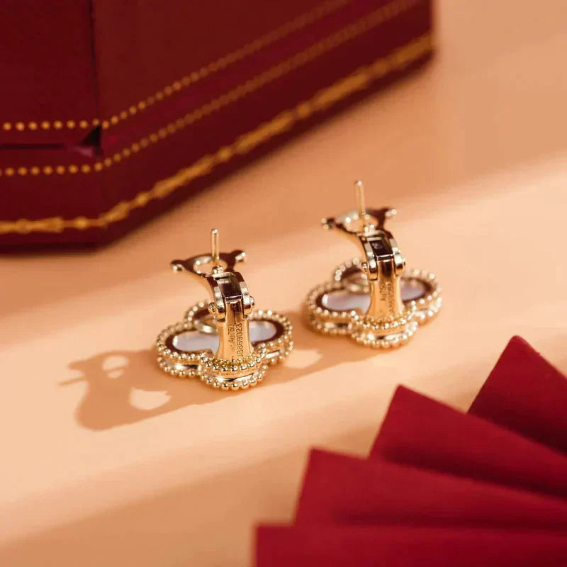 [Triumph Jewelry]CLOVER MEDIUM 1 MOTIFS  WHITE MOP STUD EARRINGS