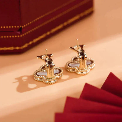 [Triumph Jewelry]CLOVER MEDIUM 1 MOTIFS  WHITE MOP STUD EARRINGS