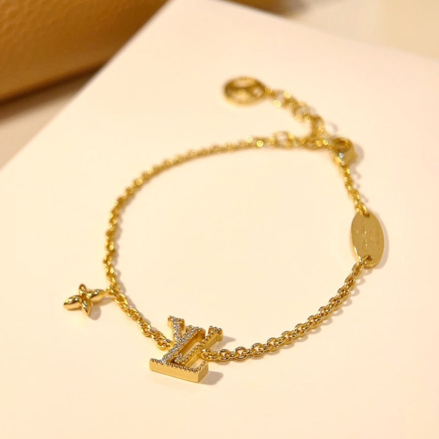 [Triumph Jewelry]LOGO STAR MOTIF GOLD BRACELET
