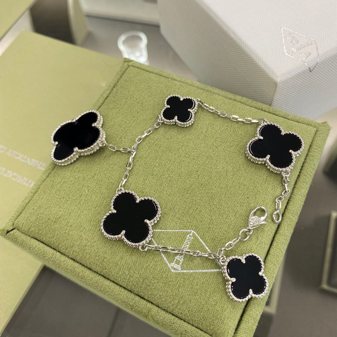 [Triumph Jewelry]CLOVER 5 MOTIFS SIVLER ONYX BRACELET