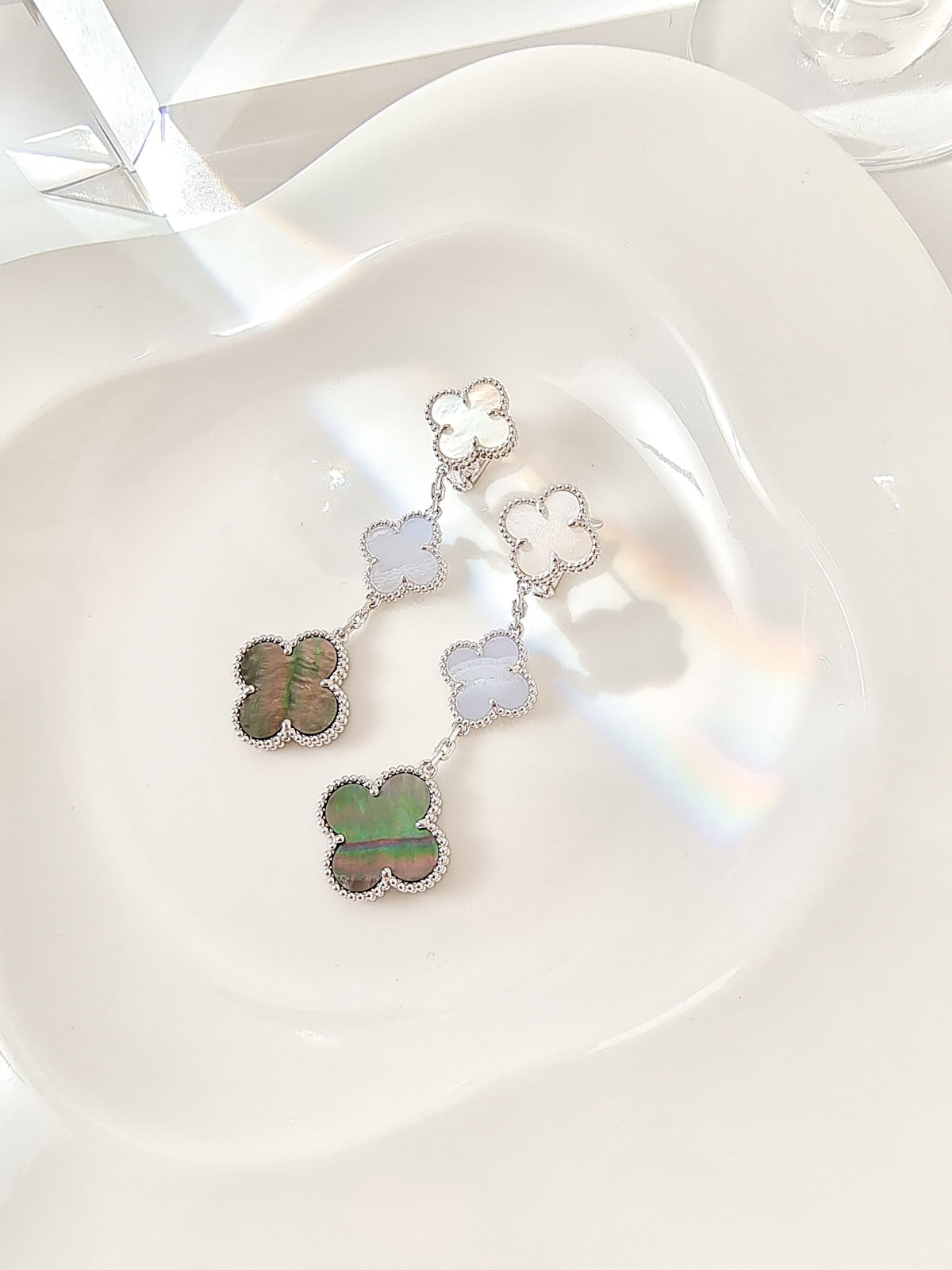 [Triumph Jewelry]CLOVER 3 MOTIFS CHALCEDONY DARK MOP SILVER EARRINGS