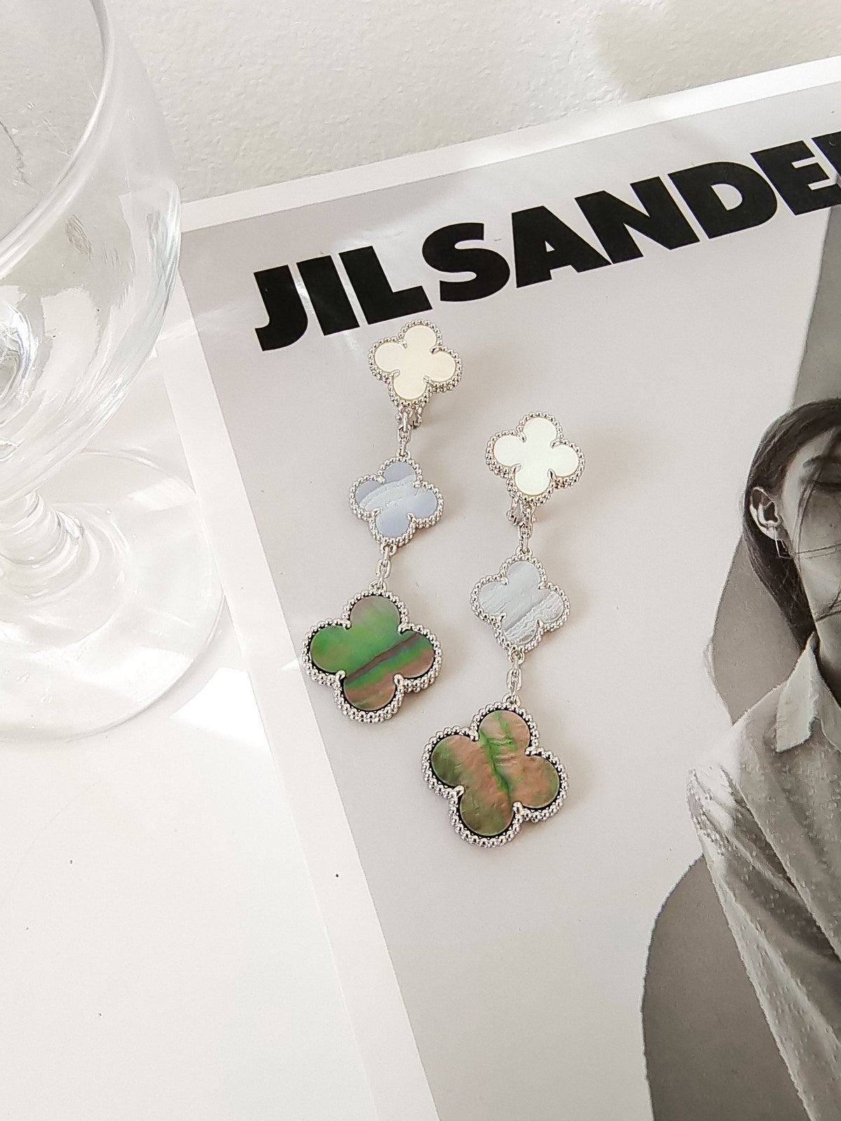 [Triumph Jewelry]CLOVER 3 MOTIFS CHALCEDONY DARK MOP SILVER EARRINGS