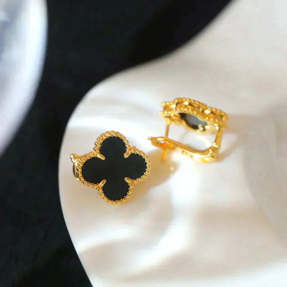 [Triumph Jewelry]CLOVER MEDIUM 1 MOTIFS  ONYX STUD EARRINGS