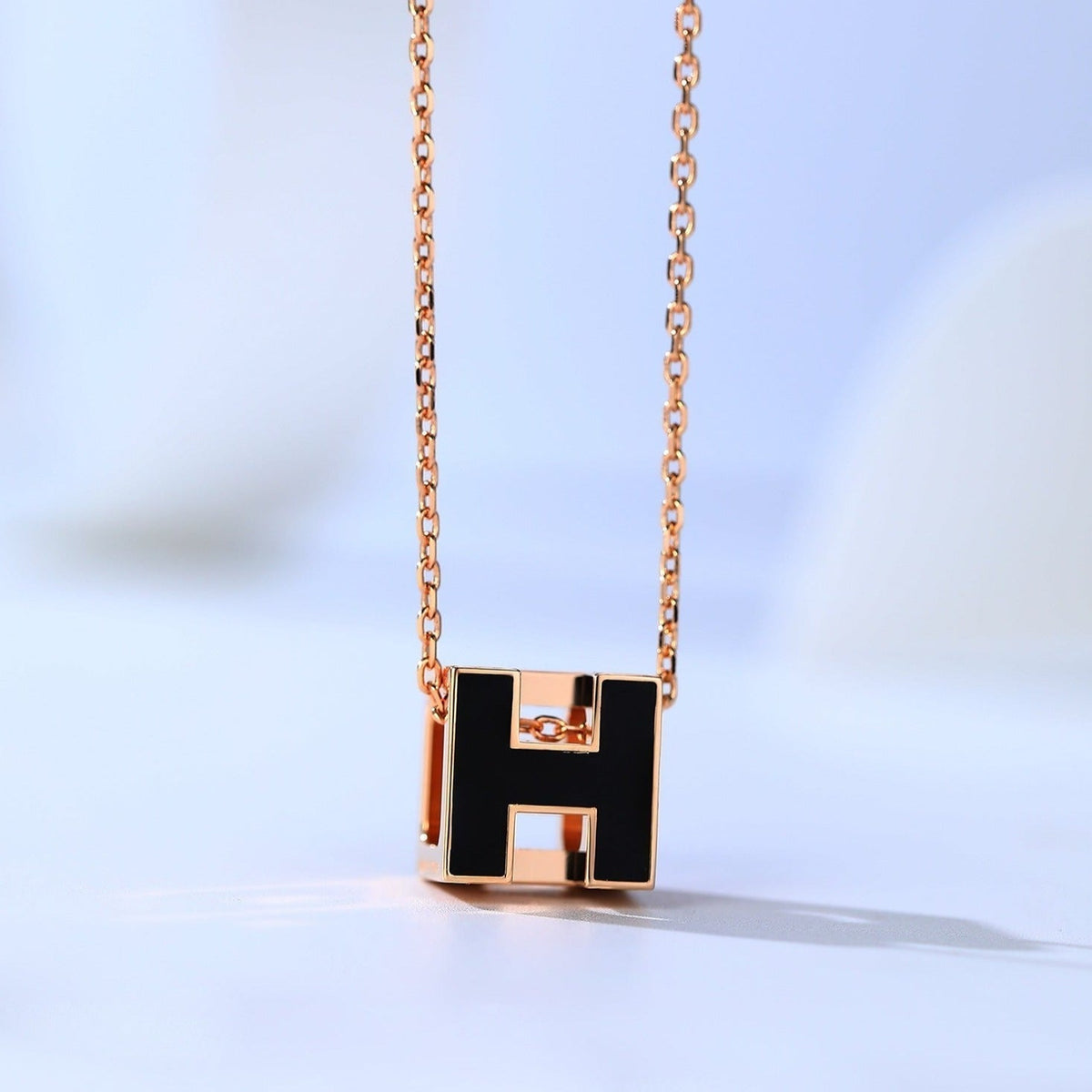 [Triumph Jewelry]H CAGE PINK GOLD NECKLACE