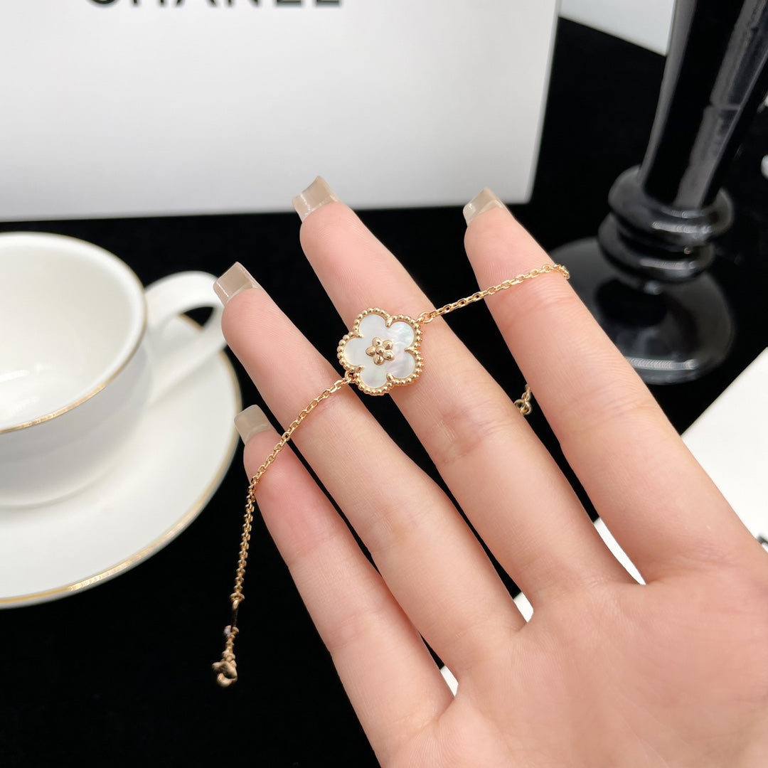 [Triumph Jewelry]LUCKY SPRING ROSE GOLD MOP BRACELET