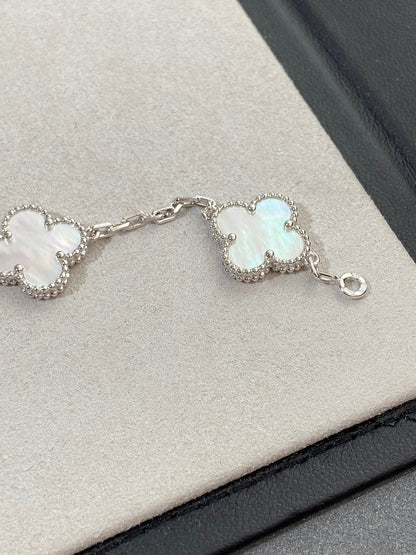 [Triumph Jewelry]CLOVER WHITE PEARL MOP 5 MOTIF BRACELET COLLECTION
