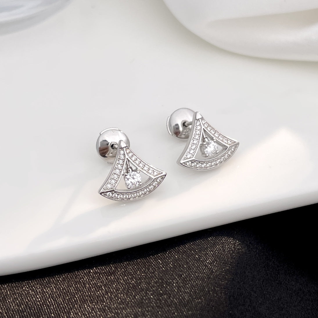[Triumph Jewelry]DREAM MINI DIAMOND STUD EARRINGS