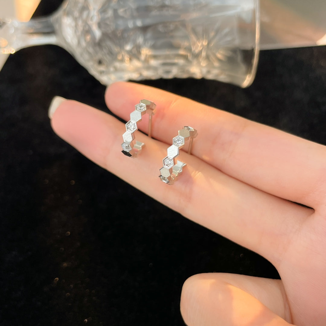 [Triumph Jewelry]BEE LOVE DIAMOND HOOP EARRINGS