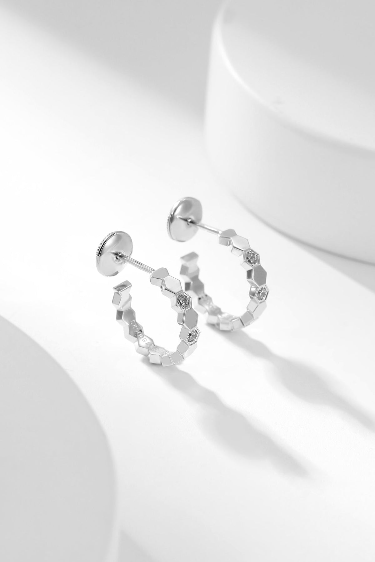 [Triumph Jewelry]BEE LOVE DIAMOND HOOP EARRINGS