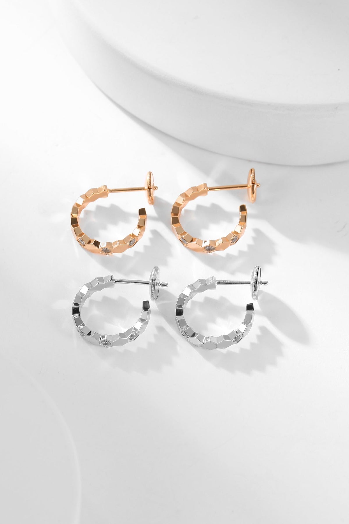 [Triumph Jewelry]BEE LOVE DIAMOND HOOP EARRINGS