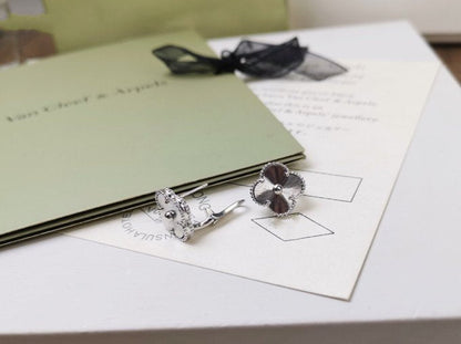 [Triumph Jewelry]CLOVER MEDIUM STUD EARRINGS