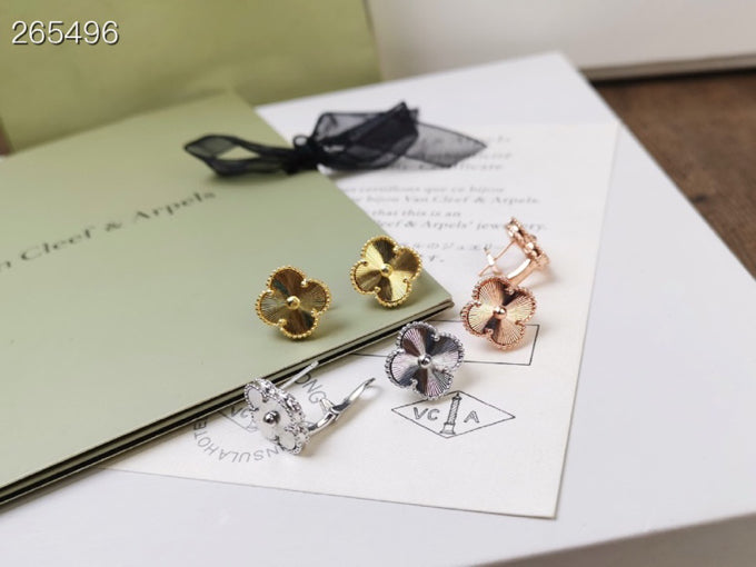 [Triumph Jewelry]CLOVER MEDIUM STUD EARRINGS