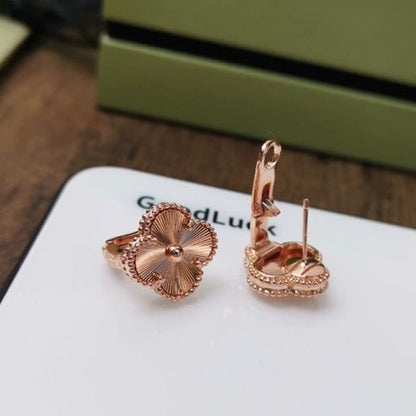 [Triumph Jewelry]CLOVER MEDIUM STUD EARRINGS