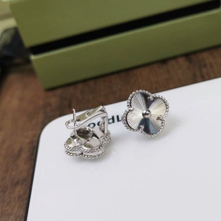 [Triumph Jewelry]CLOVER MEDIUM STUD EARRINGS