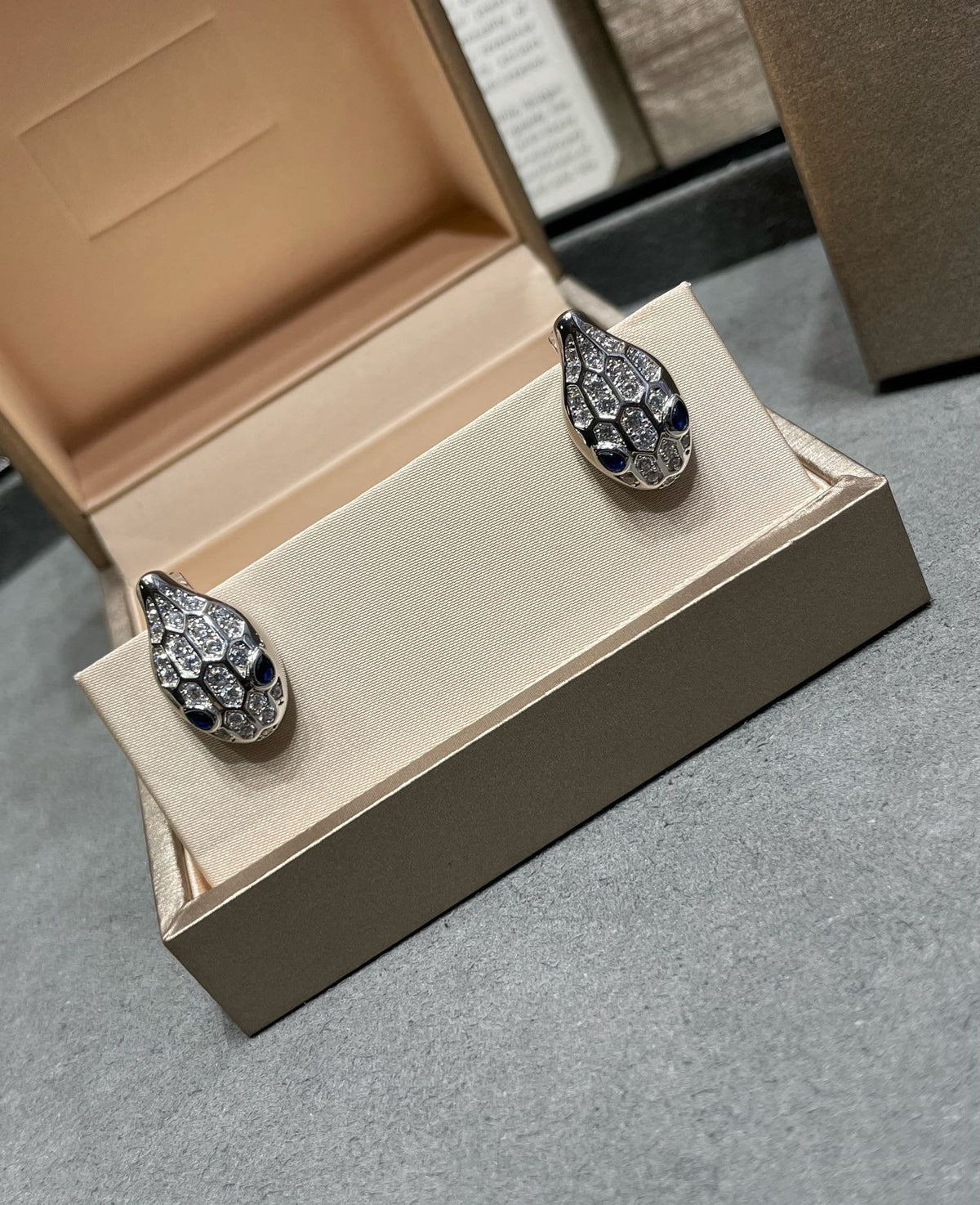 [Triumph Jewelry]SERPENT DIAMOND STUD EARRINGS