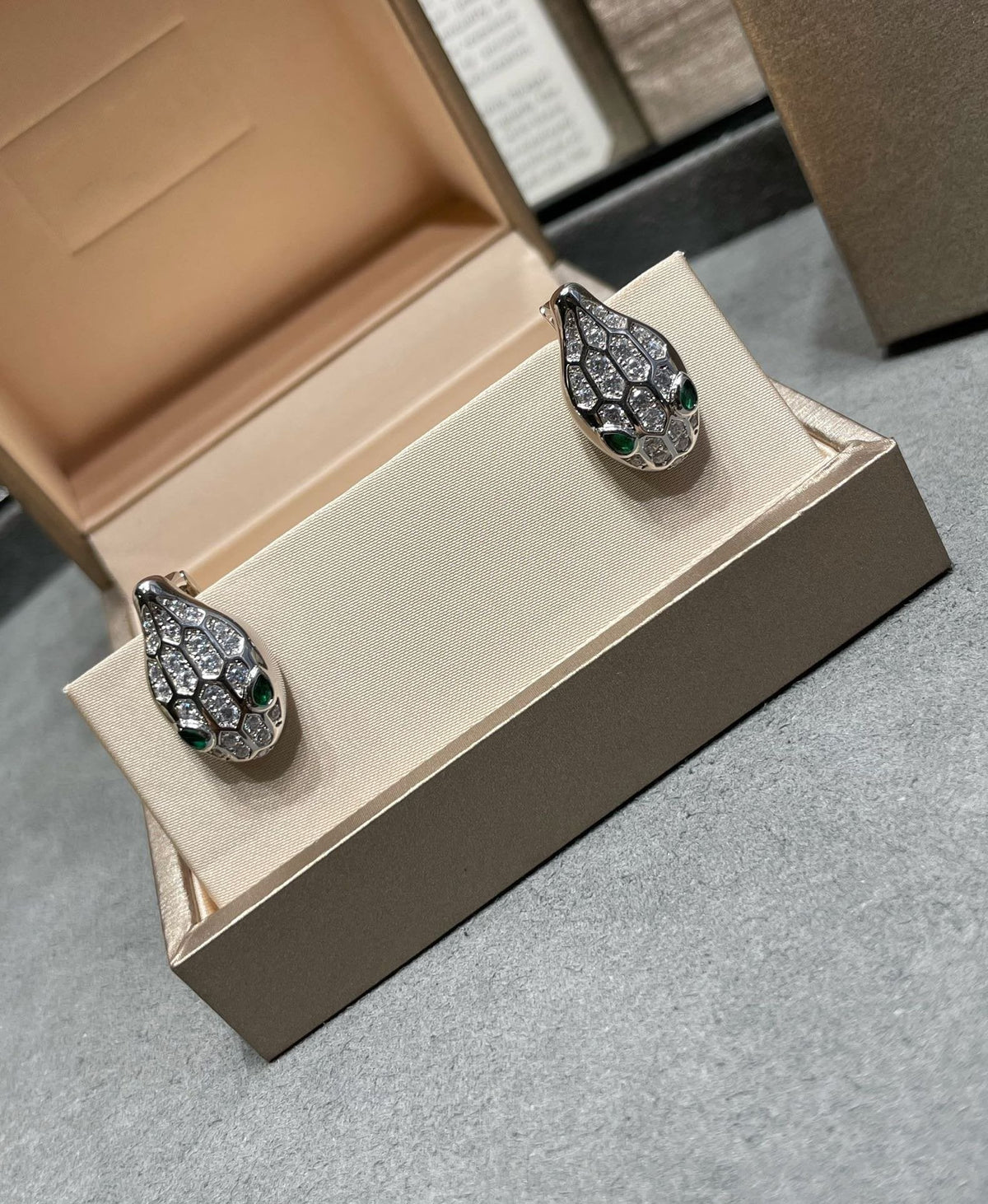 [Triumph Jewelry]SERPENT DIAMOND STUD EARRINGS