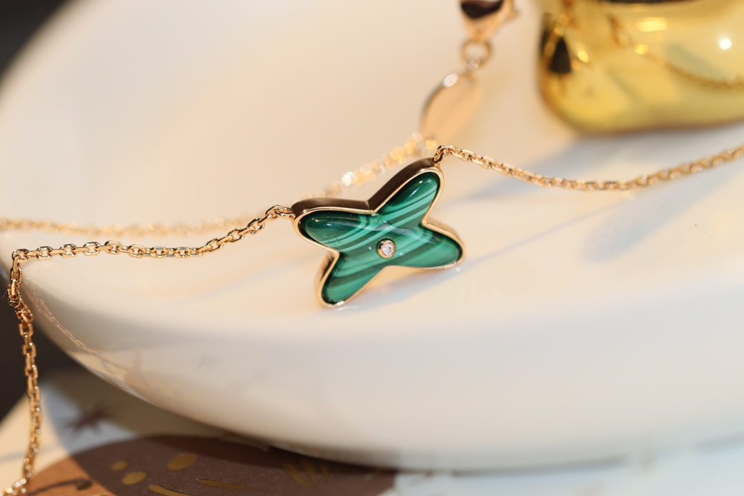 [Triumph Jewelry]JEUX MALACHITE 1 DIAMOND PINK GOLD NECKLACE