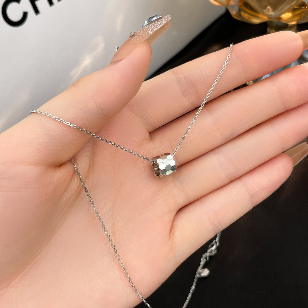 [Triumph Jewelry]BEE MINI NECKLACE