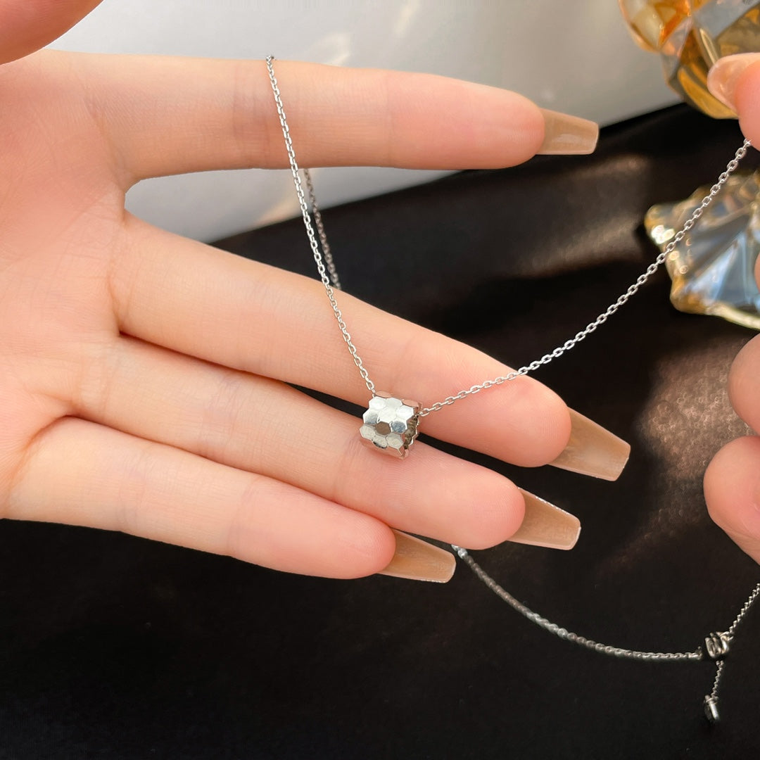 [Triumph Jewelry]BEE MINI NECKLACE