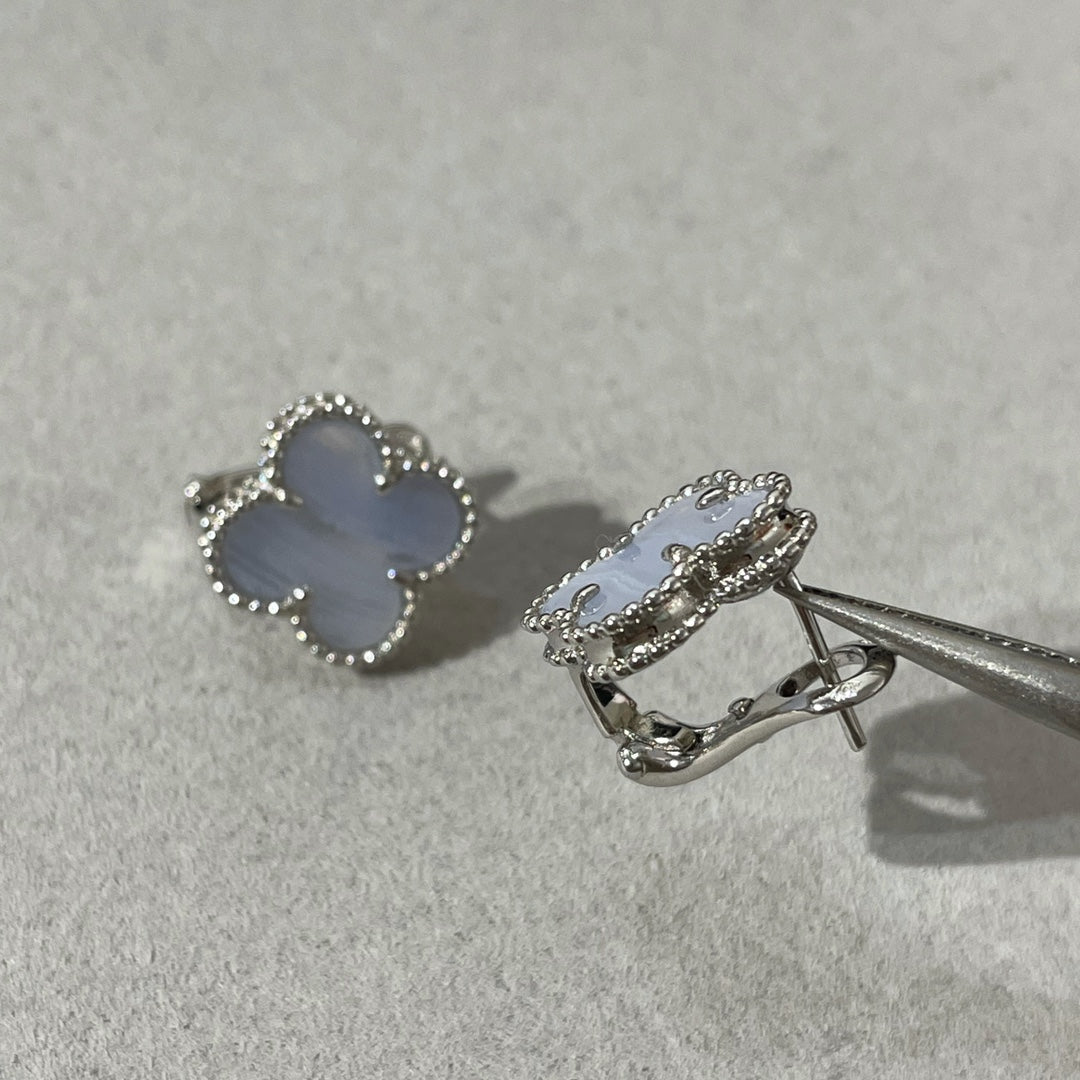 [Triumph Jewelry]CLOVER CHALCEDONY SILVER STUD EARRINGS