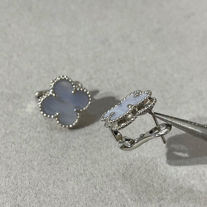 [Triumph Jewelry]CLOVER CHALCEDONY SILVER STUD EARRINGS