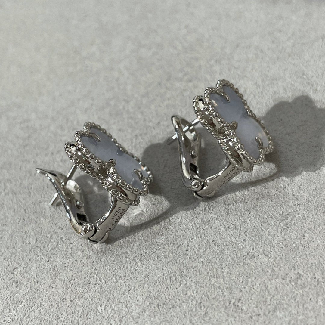 [Triumph Jewelry]CLOVER CHALCEDONY SILVER STUD EARRINGS