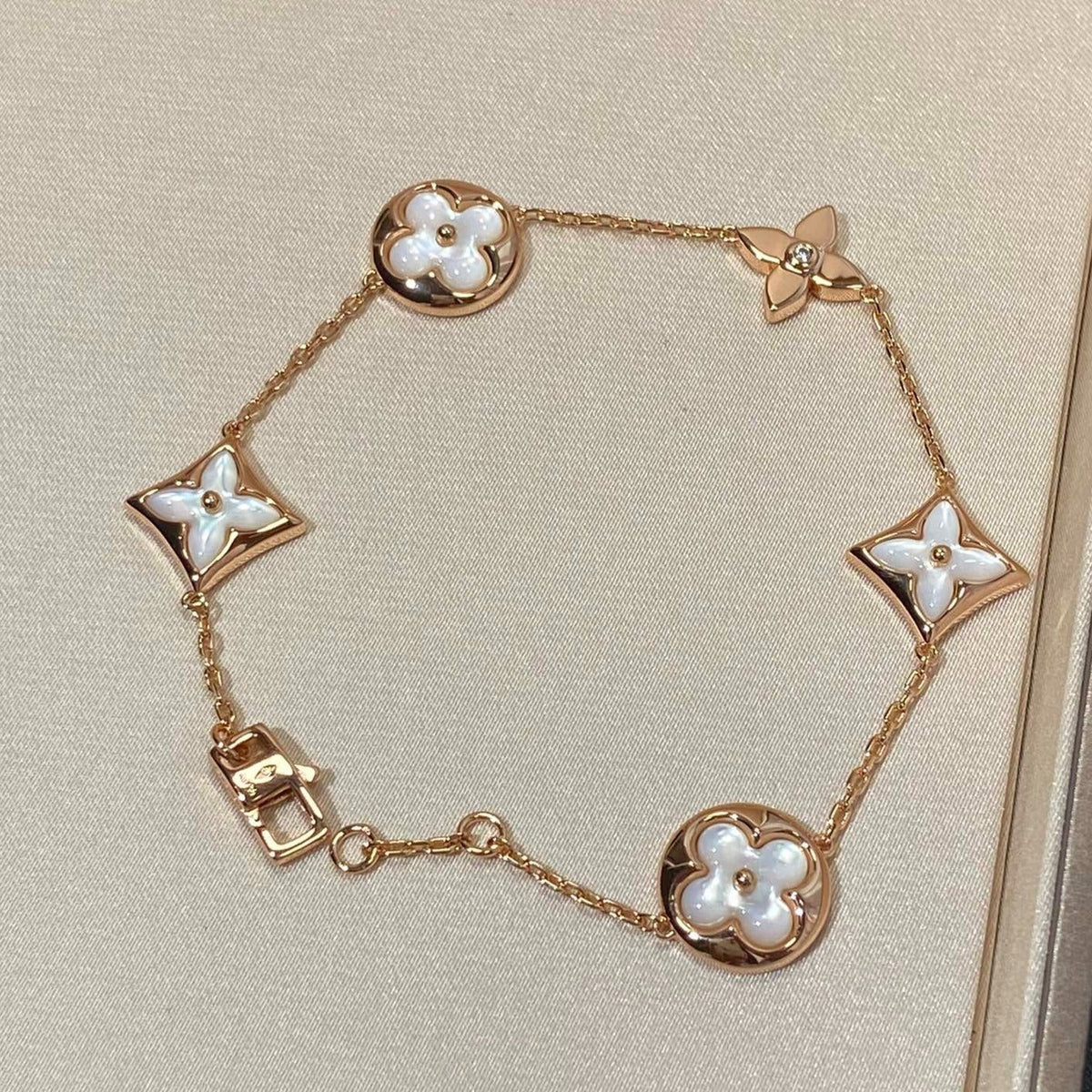 [Triumph Jewelry]STAR AND SUN 5 MOTIF MOP PINK GOLD BRACELET