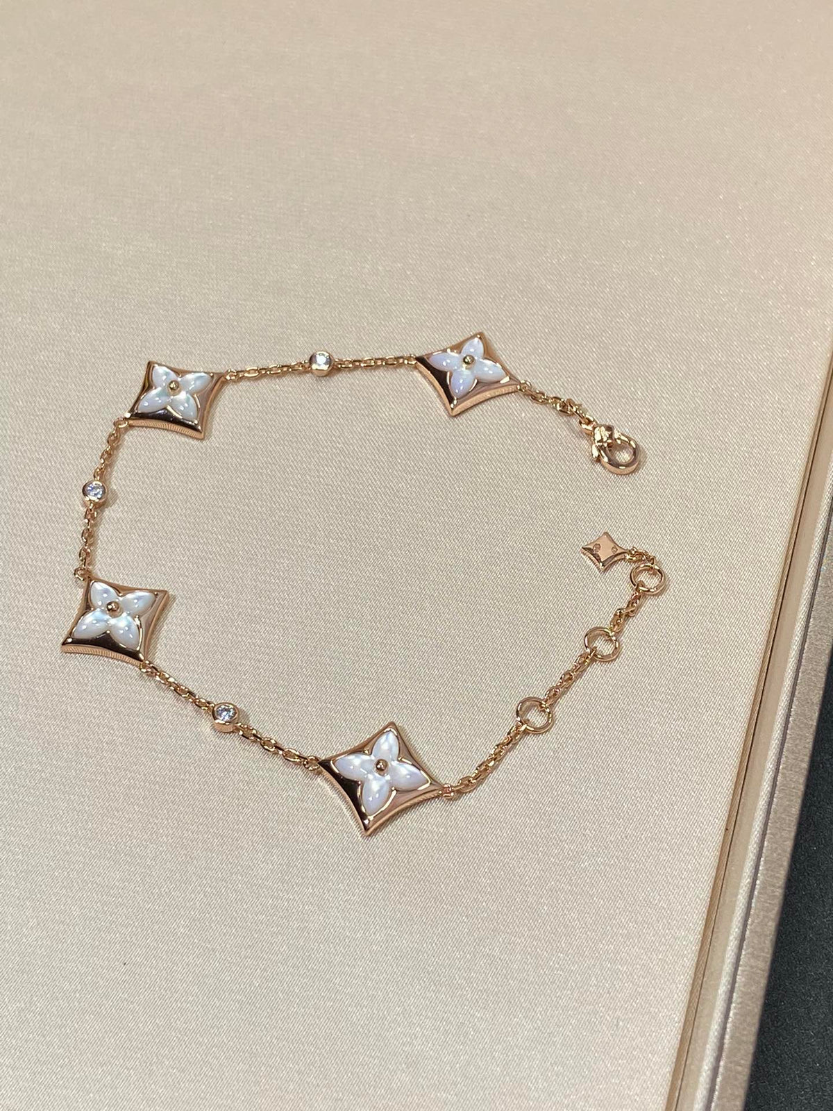 [Triumph Jewelry]STAR 4 MOTIF MOP DIAMOND PINK GOLD BRACELET