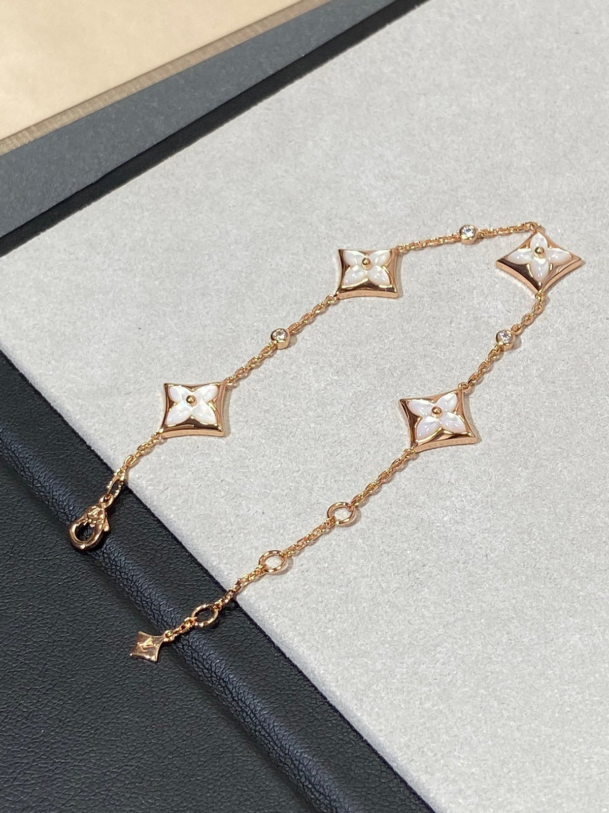 [Triumph Jewelry]STAR 4 MOTIF MOP DIAMOND PINK GOLD BRACELET