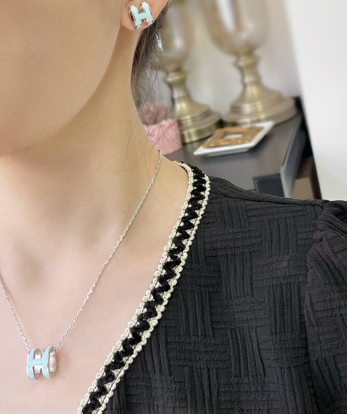 [Triumph Jewelry]POP H SKY BLUE STUD EARRINGS
