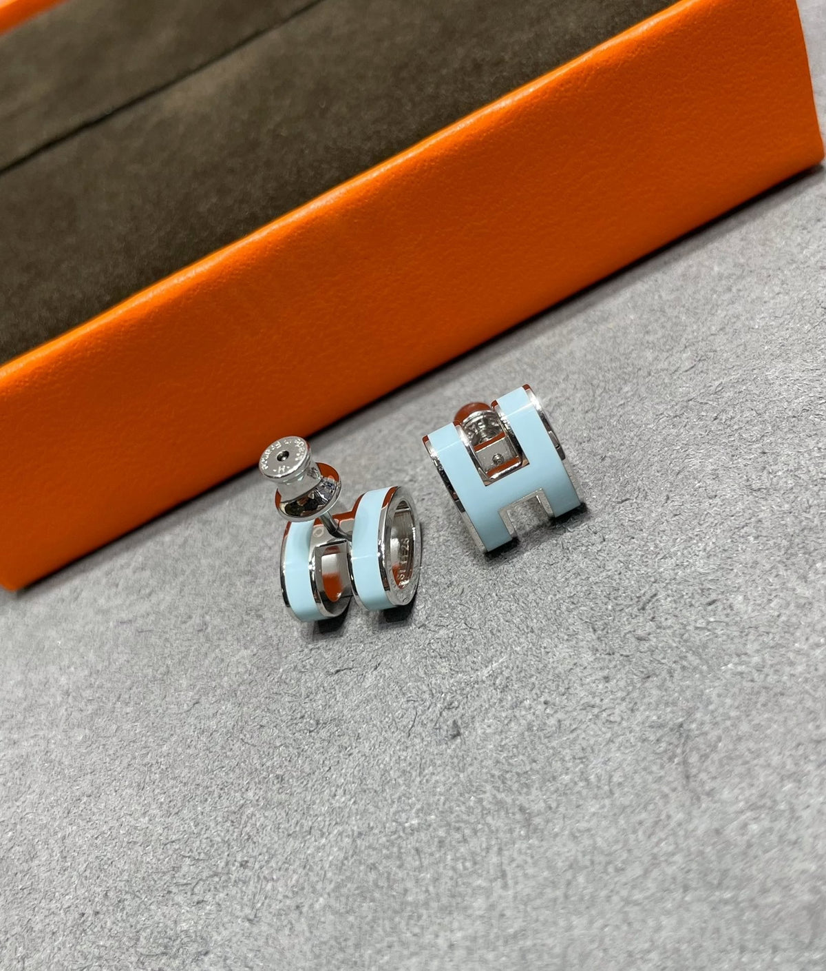 [Triumph Jewelry]POP H SKY BLUE STUD EARRINGS
