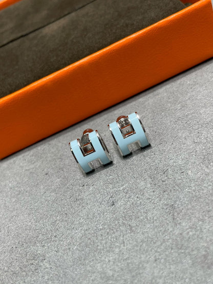 [Triumph Jewelry]POP H SKY BLUE STUD EARRINGS