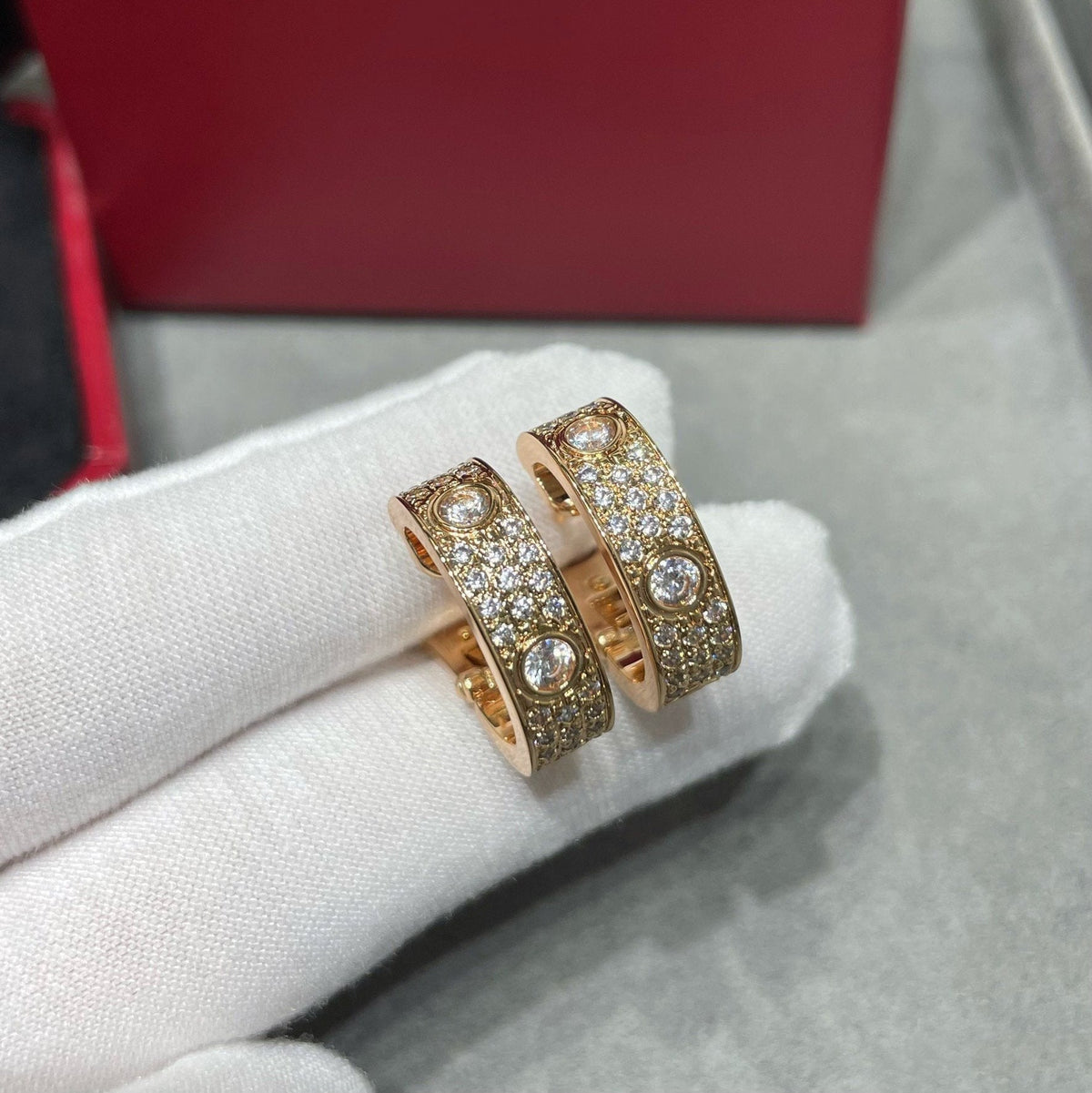 [Triumph Jewelry]LOVE 5.5MM DIAMOND PAVED EARRINGS