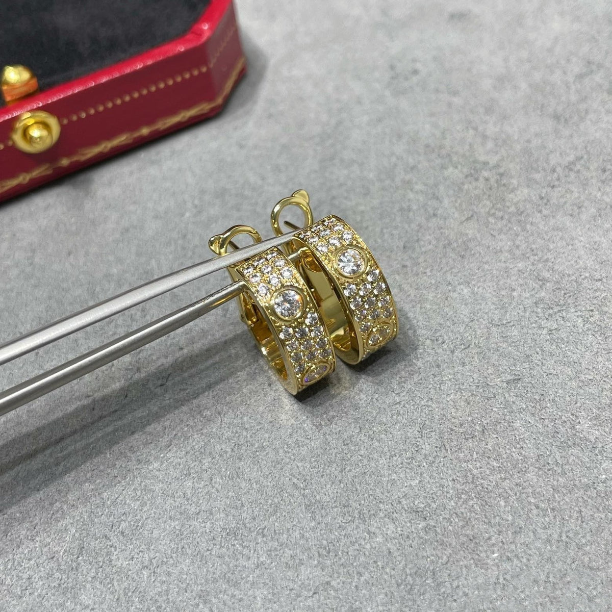 [Triumph Jewelry]LOVE 5.5MM DIAMOND PAVED EARRINGS