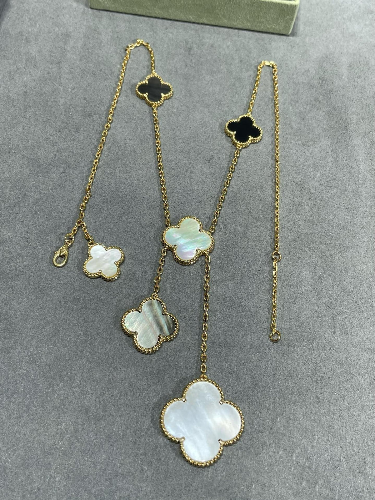 [Triumph Jewelry]CLOVER 6 MOTIF MOP ONYX GOLD NECKLACE