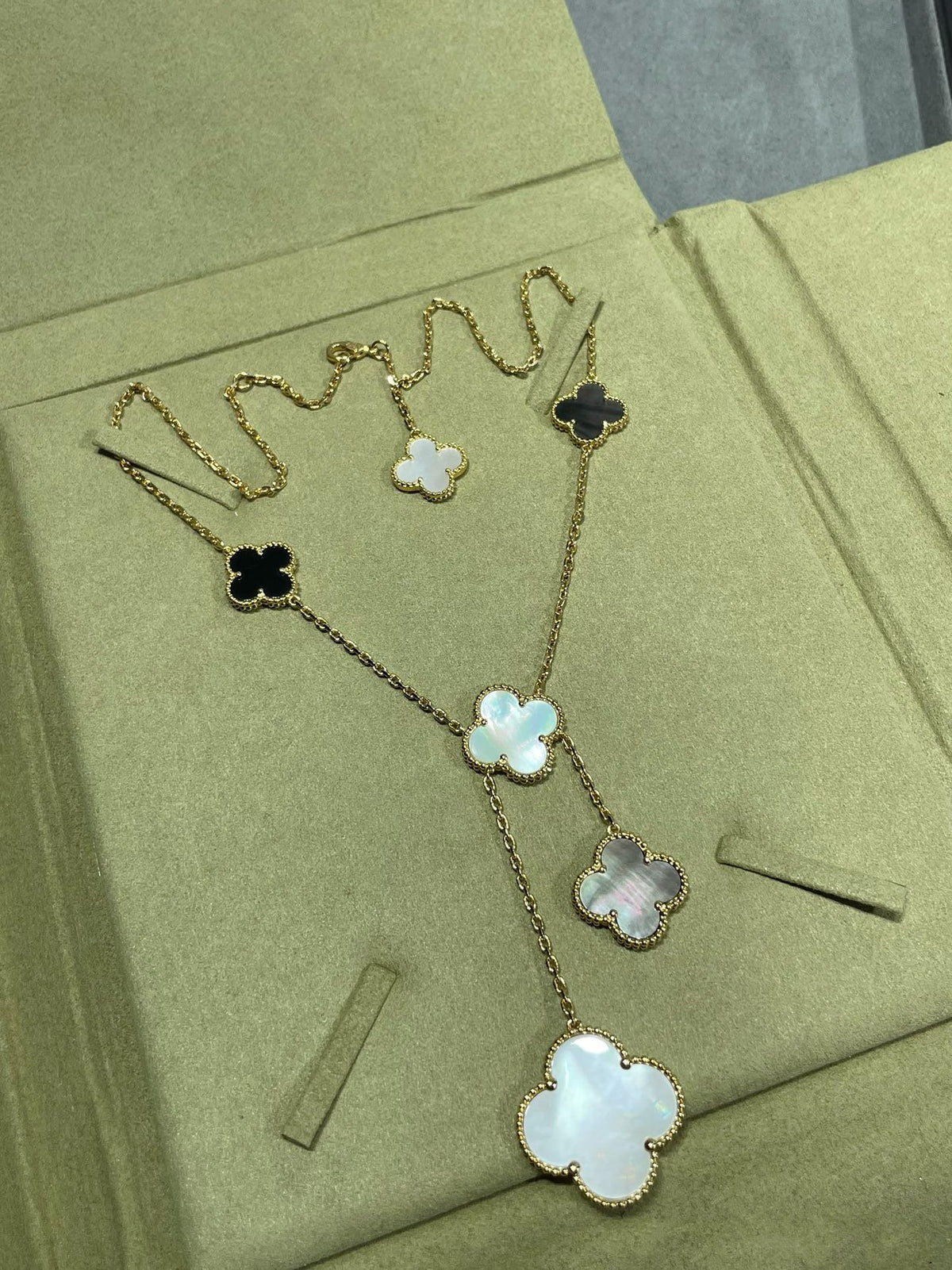 [Triumph Jewelry]CLOVER 6 MOTIF MOP ONYX GOLD NECKLACE
