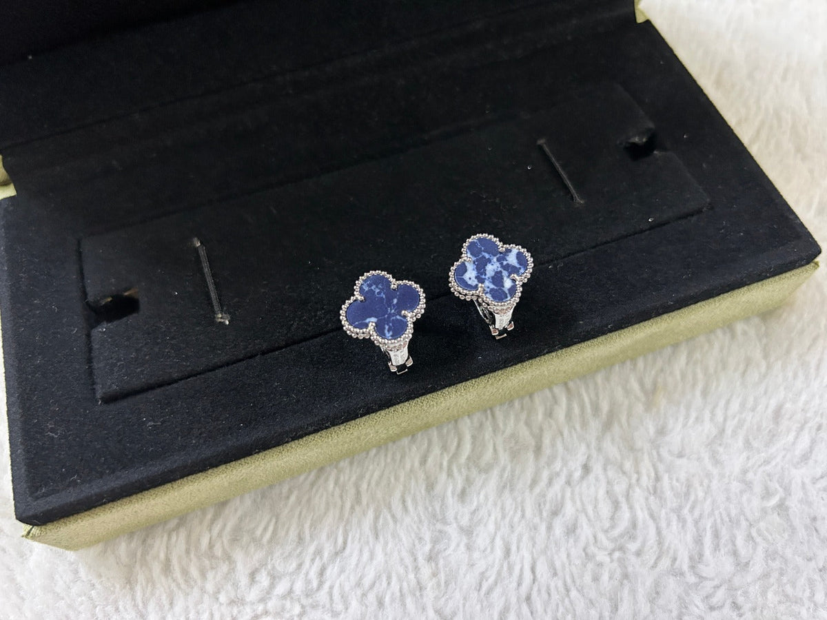 [Triumph Jewelry]CLOVER PIETERSITE MEDIUM STUD EARRINGS