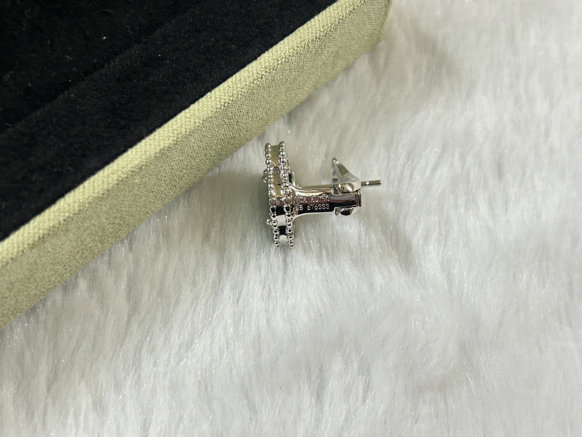 [Triumph Jewelry]CLOVER PIETERSITE MEDIUM STUD EARRINGS