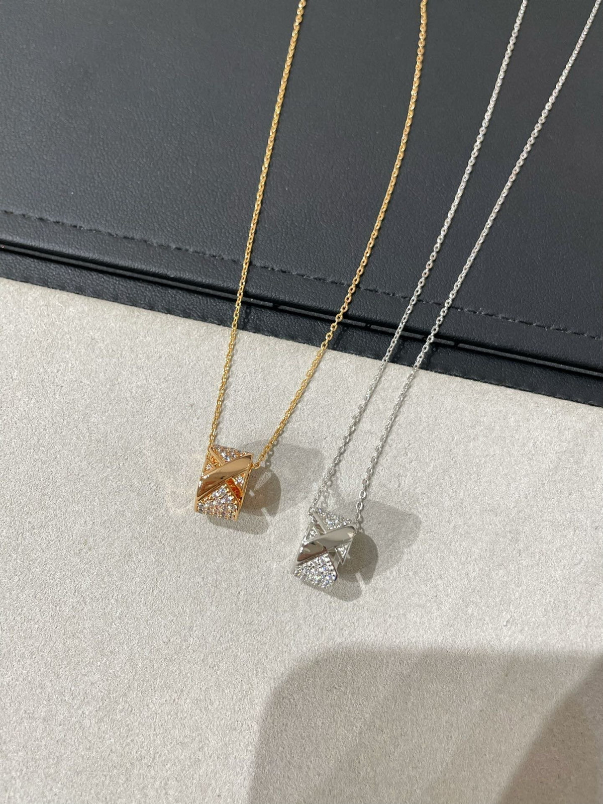 [Triumph Jewelry]LIENS EVIDENCE DIAMOND PAVED NECKLACE