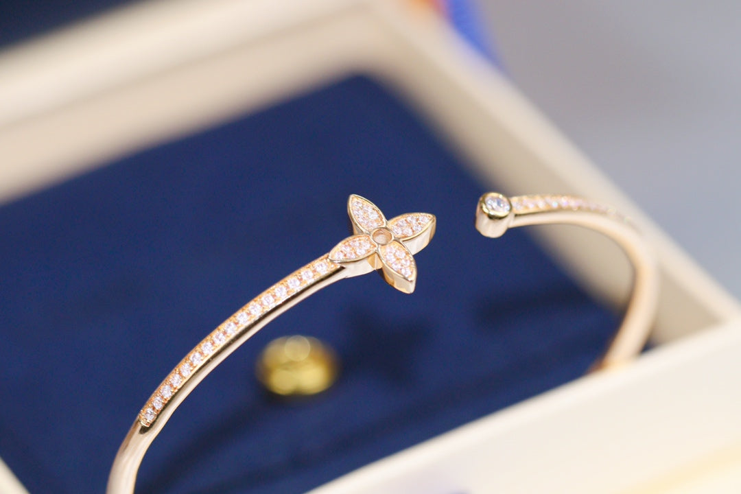 [Triumph Jewelry]IDYLLE PINK GOLD OPEN BRACELET DIAMOND PAVED