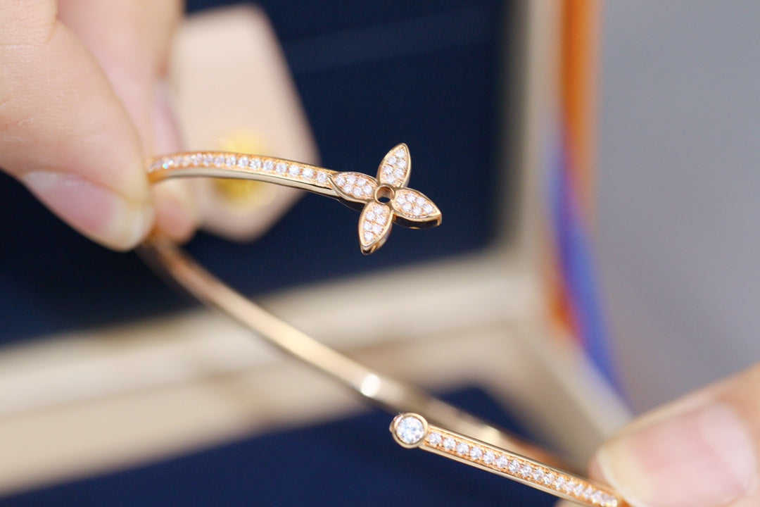 [Triumph Jewelry]IDYLLE PINK GOLD OPEN BRACELET DIAMOND PAVED