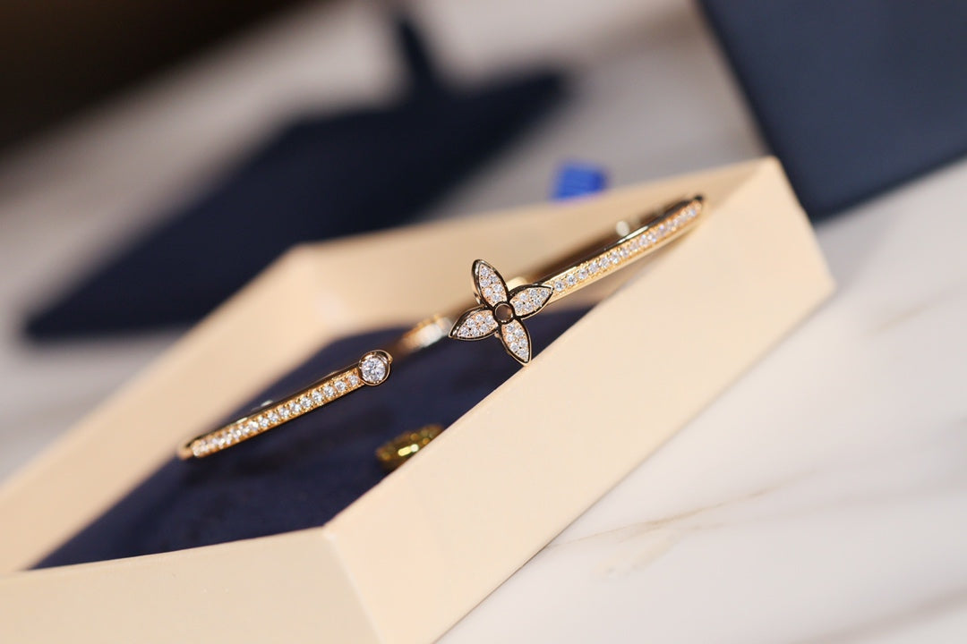 [Triumph Jewelry]IDYLLE GOLD OPEN BRACELET DIAMOND PAVED