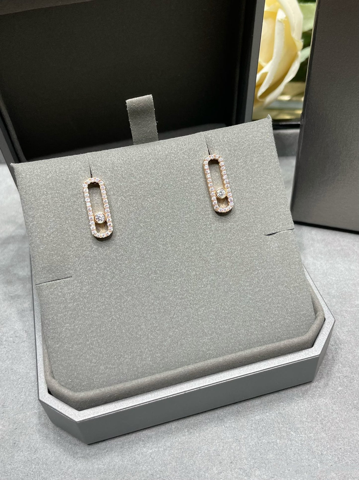 [Triumph Jewelry]MOVE UNO STUD DIAMOND PAVED EARRINGS