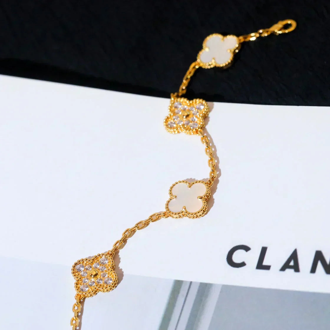 [Triumph Jewelry]CLOVER WHITE PEARL MOP 5 MOTIF BRACELET COLLECTION