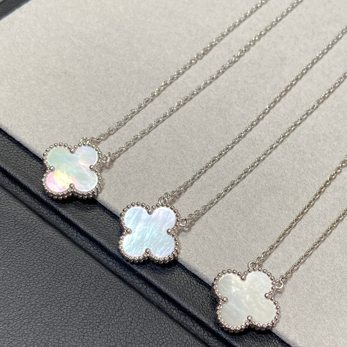 [Triumph Jewelry]CLOVER MEDIUM SILVER WHITE MOP NECKLACE