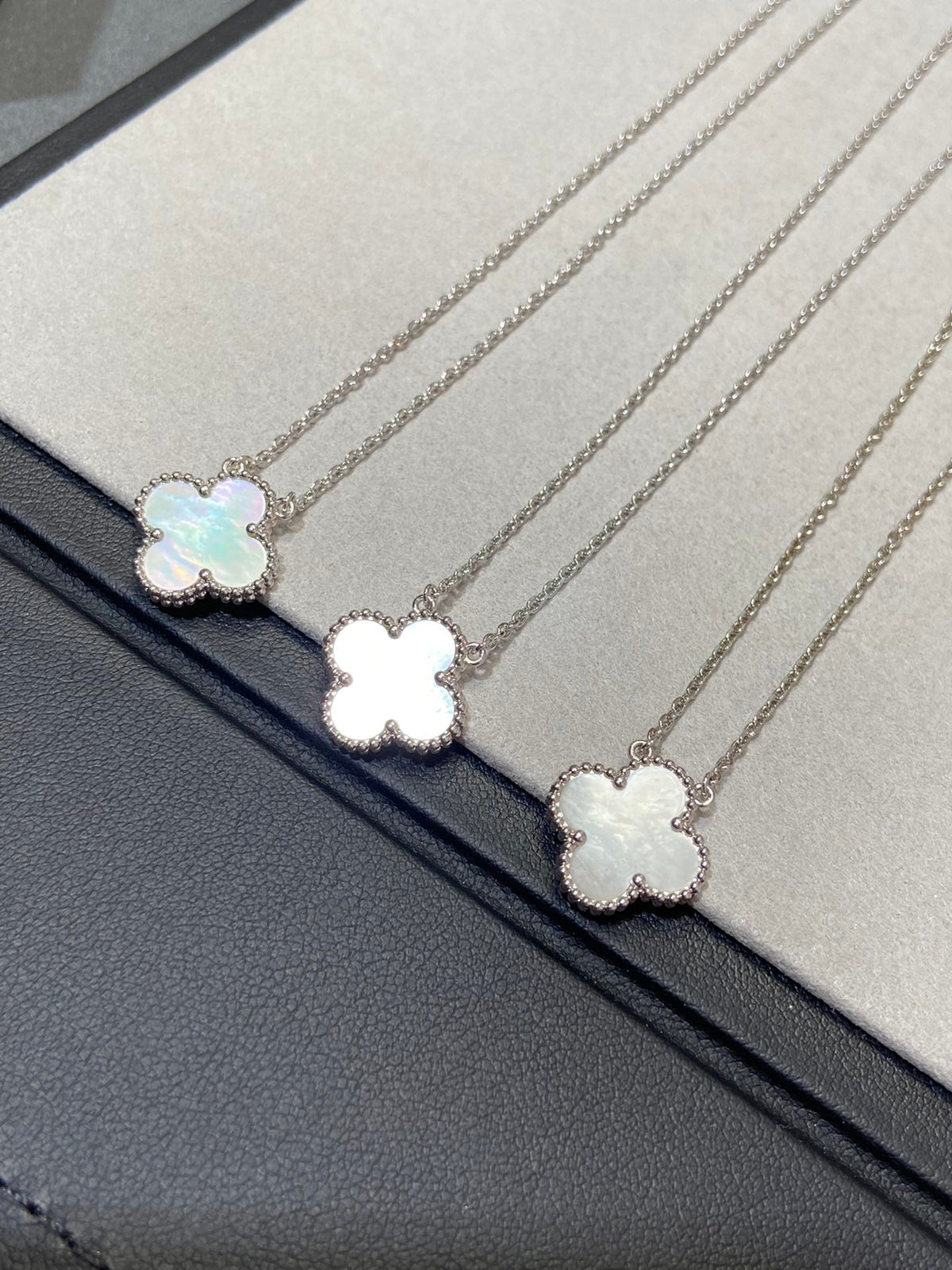 [Triumph Jewelry]CLOVER MEDIUM SILVER WHITE MOP NECKLACE