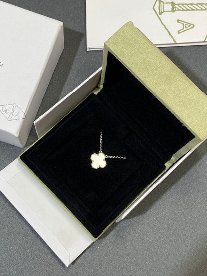 [Triumph Jewelry]CLOVER MEDIUM SILVER WHITE MOP NECKLACE